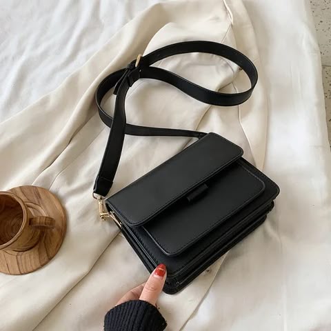 Women's Shoulder Bags: How to Style Them for Different Outfits