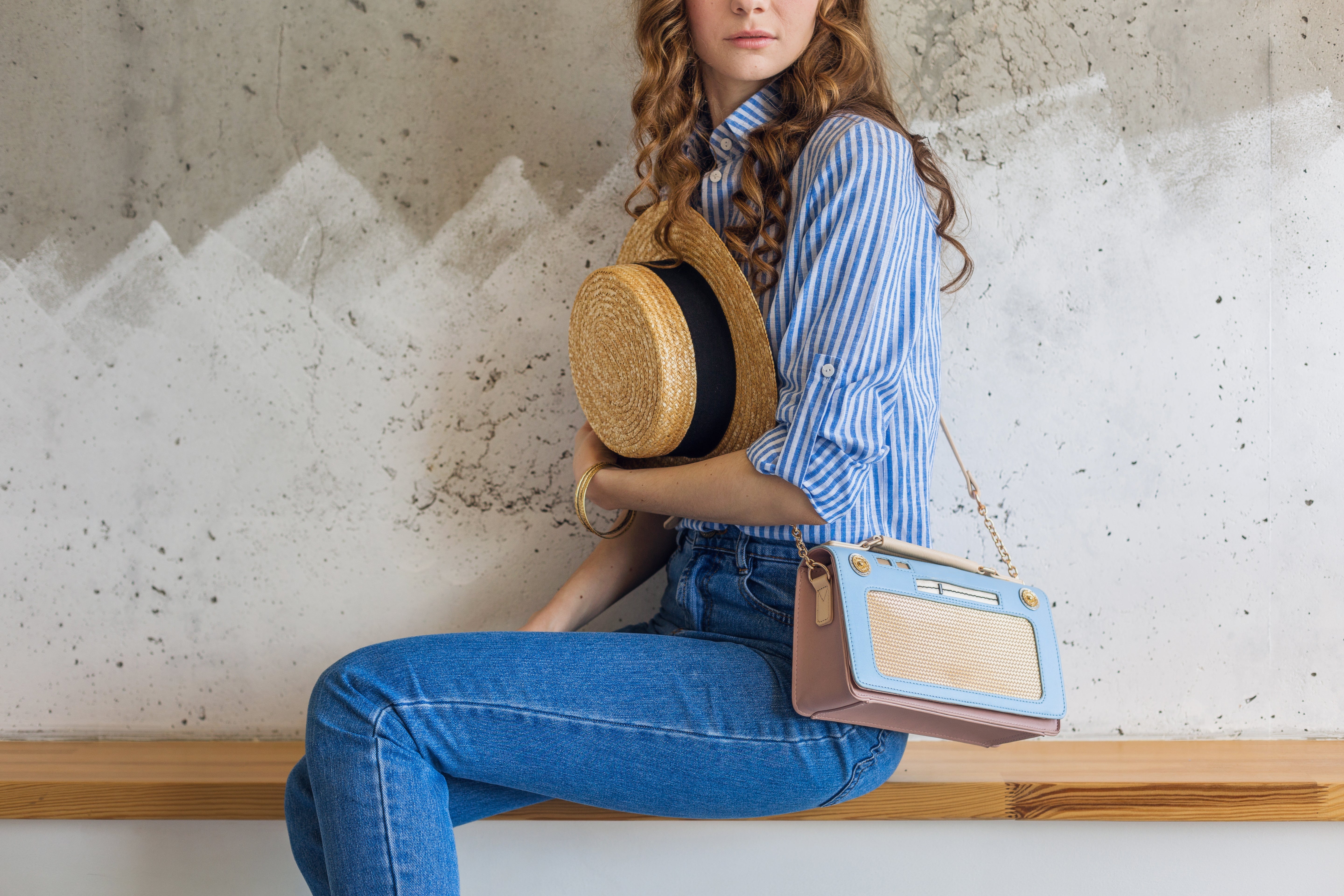 Mini Purse vs. Small Shoulder Bag: Which One Should You Pick?